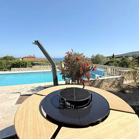 Vue Piscine Chauffee Les Issambres